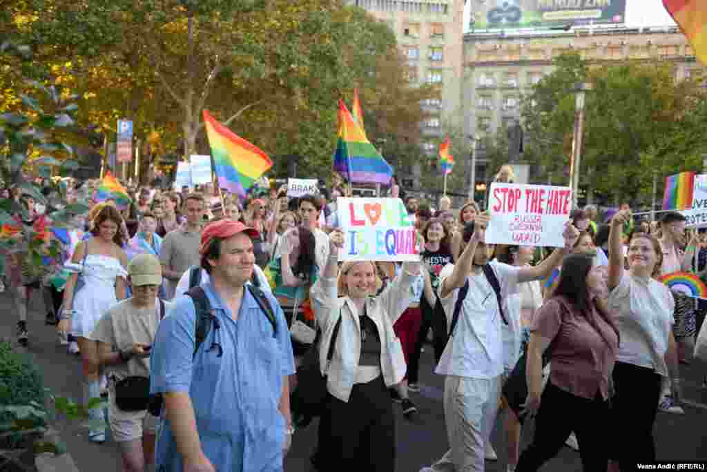 Горан Милетиќ од &bdquo;Белград Прајд&ldquo; на почетокот на настанот истакна дека ова е јубилејниот 15-ти Прајд што го закажале. Тој потсети дека пет биле забранети, еден во 2022 година бил задржан и покрај забраната, додека во 2001 година имало обид на Прајд.