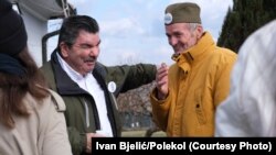 Ricky DeFoe sa meštanima Gornjih Nedeljica, 18. februar 2024.