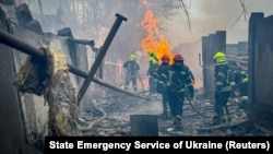 Vatrogasci na mjestu napada u Odesi, 15. mart 2025.