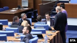 Част от лидерите на ПП-ДБ обсъждат ситуацията в парламента, 20 март 2024 г.