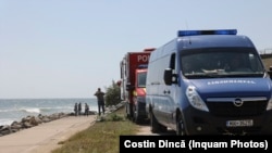 Reprezentanti ai ISU și MAI intervin în apropierea Hotelului Forum din Costinești, unde a avut loc o explozie, 14 august 2023.