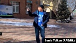 Марат Жыланбаев, лидер незарегистрированной оппозиционной партии «Алға, Қазақстан!», обвинённый в«финансировании экстремистской деятельности» и «участии в запрещённой организации» 