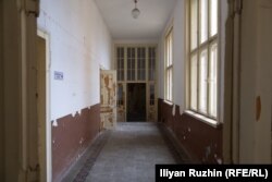 Старото училище в село Голяма Желязна