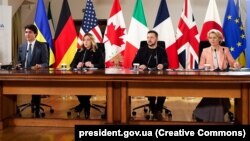 Премиерите на Канада и Италия Джъстин Трюдо и Джорджа Мелони, президентът на Украйна Володимир Зеленски и председателката на ЕК Урсула фон дер Лайен по време на видео разговор на страните от Г-7