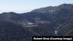 Crvene stijene (lijevo, odlaganje nepotrebnog iskopanog materijala), rudnik Rupice (desno), januar 2024.