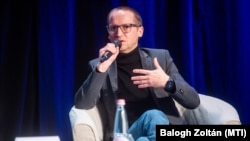 Demeter Szilárd, a Petőfi Irodalmi Múzeum főigazgatója a Századvég Közéleti Tudásközpont Alapítvány Szólásszabadság című konferenciájának kerekasztal-beszélgetésén a budapesti Várkert Bazárban 2024. február 20-án