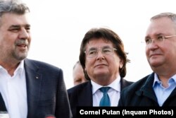 Nicolae Robu, candidatul comun pentru primăria Timișoara, flancat de cei doi lideri de partid, Marcel Ciolacu (PSD, stânga) și Nicolae Ciucă (PNL, dreapta).