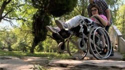 „Треба да си Супермен за да се движиш низ Скопје со лице во количка“