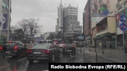 Сообраќај на дожд во центарот на Скопје.