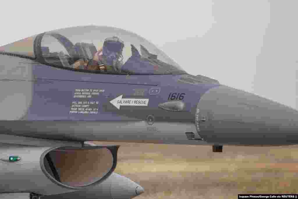 Više od 4.600 aviona F-16 je napravljeno otkad je odobrena proizvodnja 1976. Ukrajina je aktivno tražila te borbene avione američke proizvodnje kako bi se suprotstavila Rusiji koja ima nadmoć u vazduhu.