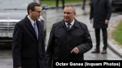 Premierul polonez Mateusz Morawiecki, alături de cel român, Nicolae Ciucă, în timpul unei vizite din 28 martie 2023.