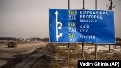 Saobraćajni znak na putu ka Belgorodu, februar 2023. 