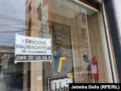 Kërkesa për rrobaqepëse e shpallur nga një biznes, Tiranë 2023.