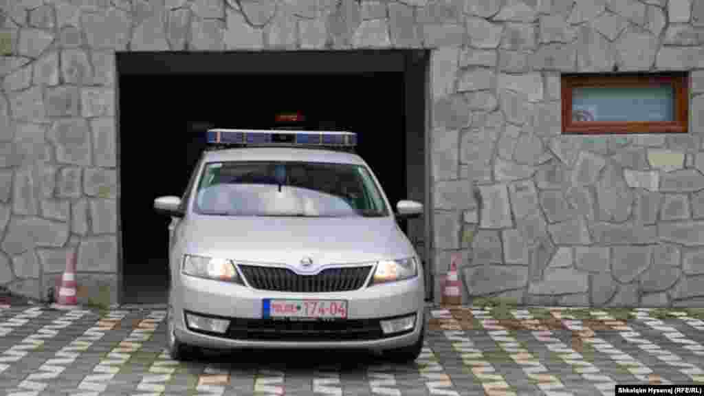 &ldquo;Për këtë [pronësinë] nuk ka asnjë dyshim. Pse dikush ka investuar jashtëligshëm, mendoj qe është mësim për të gjithë ata, që dëshirojnë të investojnë jashtëligjshëm, se nuk mund ta bëjnë një gjë të tillë&quot;, ka deklaruar të mërkurën ministri i Punëve të Brendshme të Kosovës, Xhelal Sveçla.&nbsp;