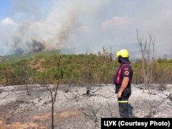 Илустрација - пожарникар на терен