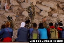 Migranti kod reke Rio Grande posle ulaska u SAD gde traže azil, 13. maj.