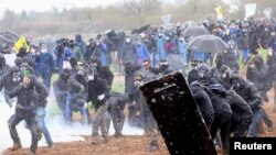 илустрација од протестите во Франција