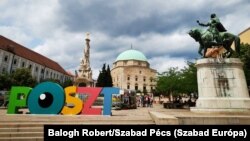 Pécs főtere az egykori színházi fesztivál idején
