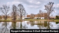 A sárvári szálloda nyitásáról a BDPST Koncept Kft. küldött közleményt a Nyugat.hu szerkesztőségének azzal, hogy ők látják el a hotel kommunikációs feladatait. A BDPST Koncept a BDPST Ingatlanforgalmazó és Beruházó Zrt. leánycége. Utóbbinak Tiborcz István a többségi tulajdonosa