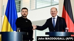 Presidenti ukrainas, Volodymyr Zelensky, dhe kancelari gjerman, Olaf Scholz. Berlin, 14 maj 2023.