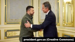 Președintele ucrainean Volodimir Zelenski, alături de secretarul de stat american Antony Blinken, în timpul unei întrevederi din septembrie 2023. 