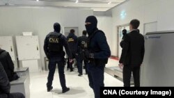 Ofițerii CNA desfășoară percheziții în mai multe localități din raioanele Nisporeni și Strășeni.