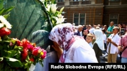 Босна и Херцеговина - поминувањето на колоната со посмртни останки на жртвите од геноцидот во Сребреница, Сараево, 9 јули 2024 година.