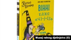 Djevojčica Nastja iz Harkiva poklonila je Muzeju ratnog djetinjstva u Kijevu knjigu koju je čitala u vozu, na izbjegličkom putu na zapad Ukrajine.