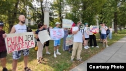 Демонстрация срещу Путин във Варшава, Полша.