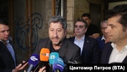 Христо Иванов, Асен Василев и Кирил Петков след среща на коалицията ПП-ДБ,