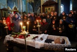 Pamje prej ceremonisë në kishë.