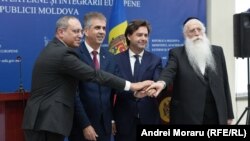 Ministrul de externe israelian Eli Cohen (al doilea din stânga), cu colegul său moldovean Nicu Popescu (al doilea din dreapta) la Chișinău, în august 2023. (Andrei Moraru, RFE/RL)