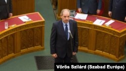 Sulyok Tamás 2016. november 22-én a parlamentben, amikor esküt tett mint az Alkotmánybíróság elnöke