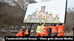 A szóban forgó hirdetőtábla eltávolítása Zveçanban 2024. január 25-én