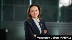 Aliona Miron în timpul unui interviu în biroul Europei Libere din Chișinău, februarie 2024