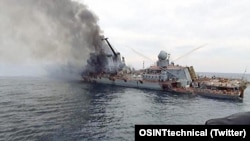 Российский крейсер «Moсква» после атаки украинскими ракетами «Нептун» в Черном море, апрель 2022 года