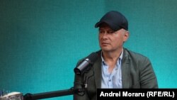Scriitorul Cătălin Dorian Florescu, în studioul Europei Libere