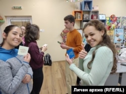 „Бързи срещи“ с карти „Демокрация за всички“ между учениците в Челопеч