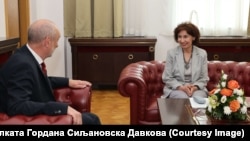 Прва средба во Вила Водно на македонската претседателката Гордана Сиљановска Давкова и шефот на делегацијата на Европската Унија, амбасадорот Дејвид Гир,