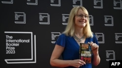 Анджела Родел е преводачката на романа „Времеубежище“ на английски. С книгата тя и писателят Георги Господинов спечелиха международната литературна награда „Букър“.