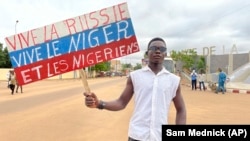 Un demonstrant prorus din Niger.