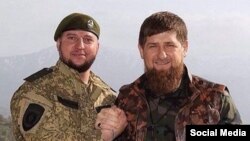 აფტი ალაუდინოვი (მარცხნივ) და რამზან კადიროვი