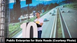 Промоција на започнувањето со градежни работи на коридорите 8 и 10Д со вицепремиерот Артан Груби кои треба да ги изгради Бехтел и Енка 