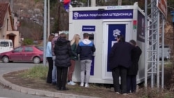 A devizatilalom óta nehezen jutnak a pénzükhöz a koszovói szerbek