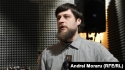 Gheorghe Bușilă după numele său „laic”, a devenit cunoscut inițial mai ales pentru rap, când și-a ales numele de scenă Groparul Liric. Acum își spune Frate Gheorghe și are și o trupă omonimă.