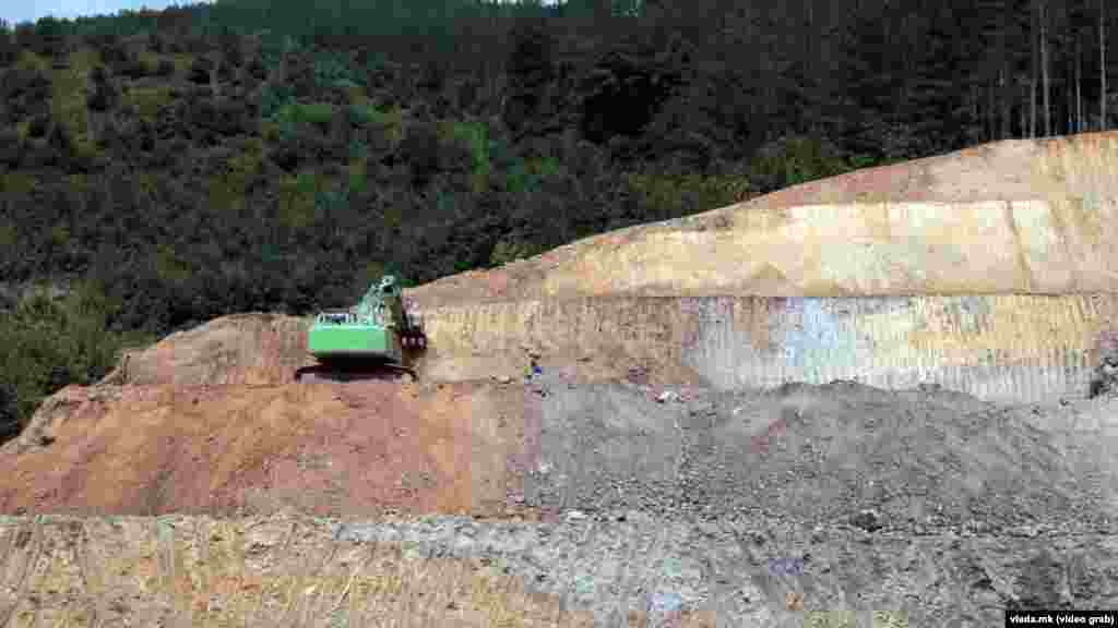 Градежни активности на трасата од автопатот Кичево-Охрид