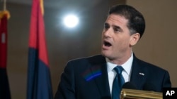  Израелският министър по стратегическите въпроси Рон Дермер е и бивш посланик на Израел в САЩ.