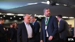 Лидерите на ДБ Христо Иванов (вдясно) и Атанас Атанасов на конгреса на ПП, 30 март 2024 г.