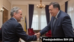 Šef Delegacije EU u Bosni i Hercegovini Johann Sattler i tadašnji član Predsjedništva BiH Milorad Dodik u Sarajevu, 14. oktobra 2019.