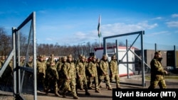 Képünk illusztráció, katonák elhagyják a hercegszántói határvédelmi bázist 2022. december 29-én